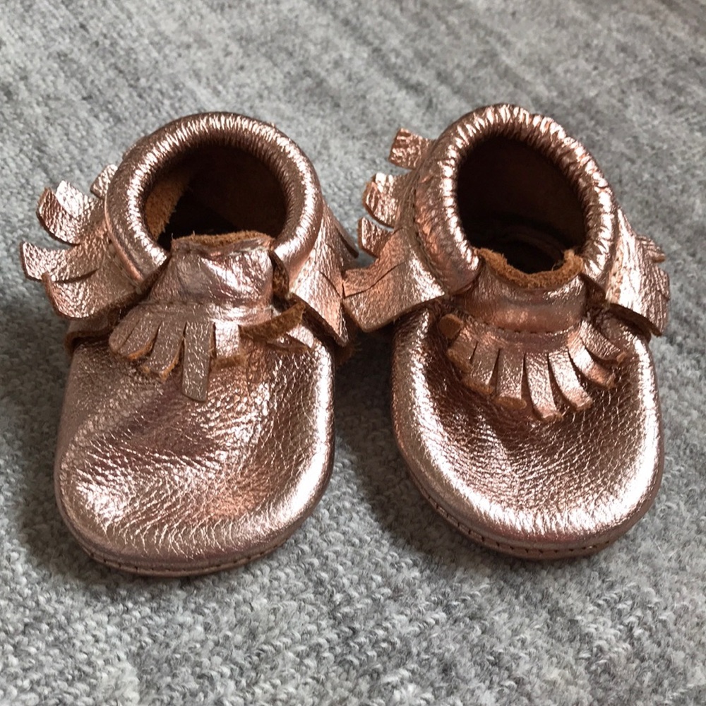 FreshlyPicked Baby Moccasin RoseGold Leather, Sz 2